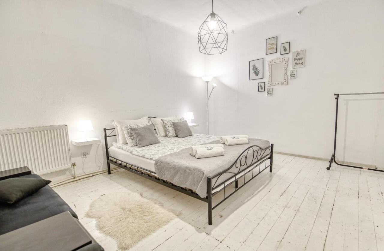 La Maison Blanche Hotell Alba Iulia Exteriör bild
