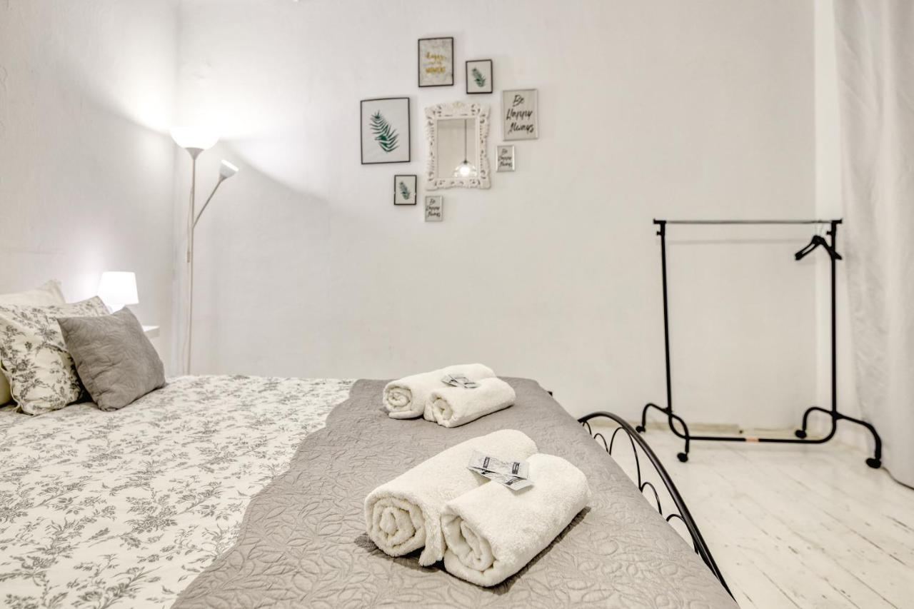 La Maison Blanche Hotell Alba Iulia Exteriör bild