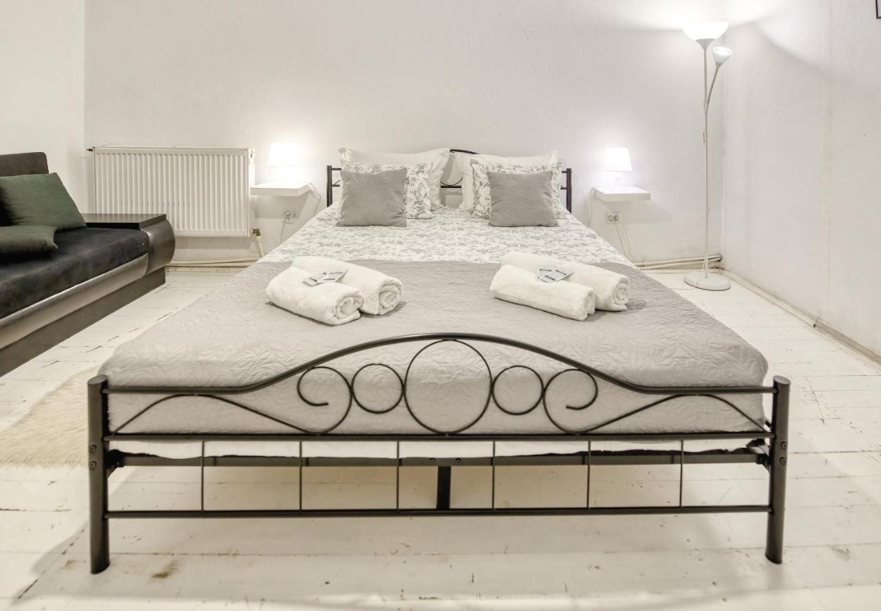 La Maison Blanche Hotell Alba Iulia Exteriör bild