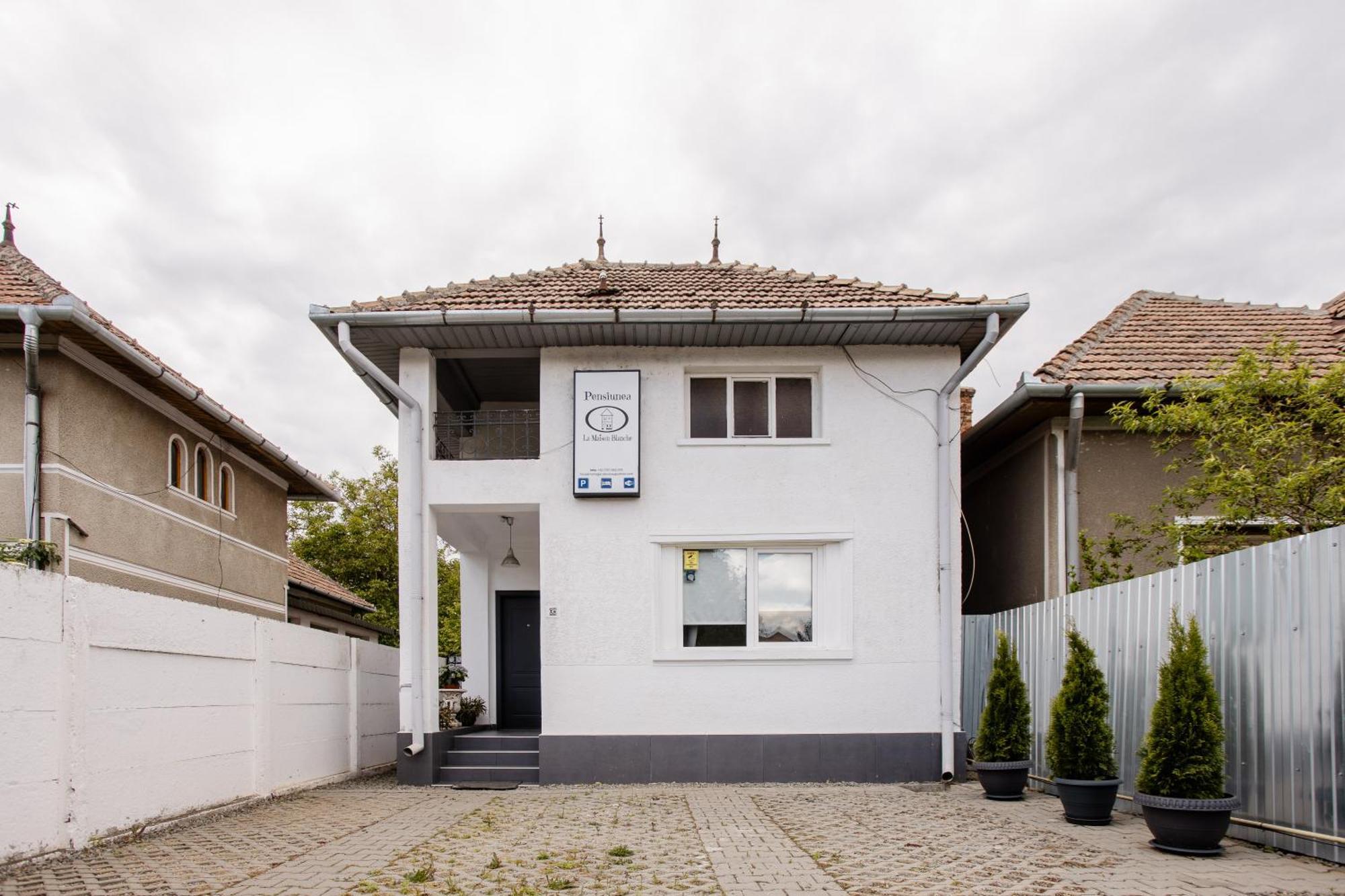 La Maison Blanche Hotell Alba Iulia Exteriör bild