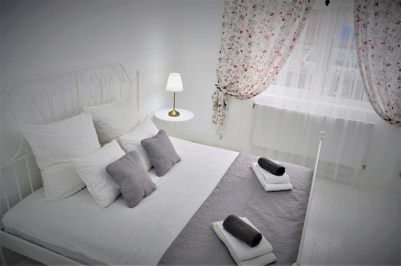 La Maison Blanche Hotell Alba Iulia Exteriör bild